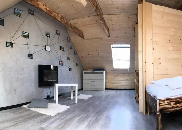 W Karkonoszach Pod Zamkiem Chojnik * Jelenia Góra