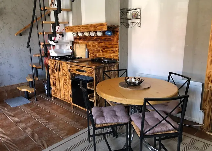 W Karkonoszach Pod Zamkiem Chojnik